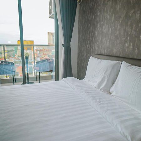 Hotel Serviced Apartments Top One Infinity Pool With View Of 360 Degree Phnom-Penh Buitenkant foto