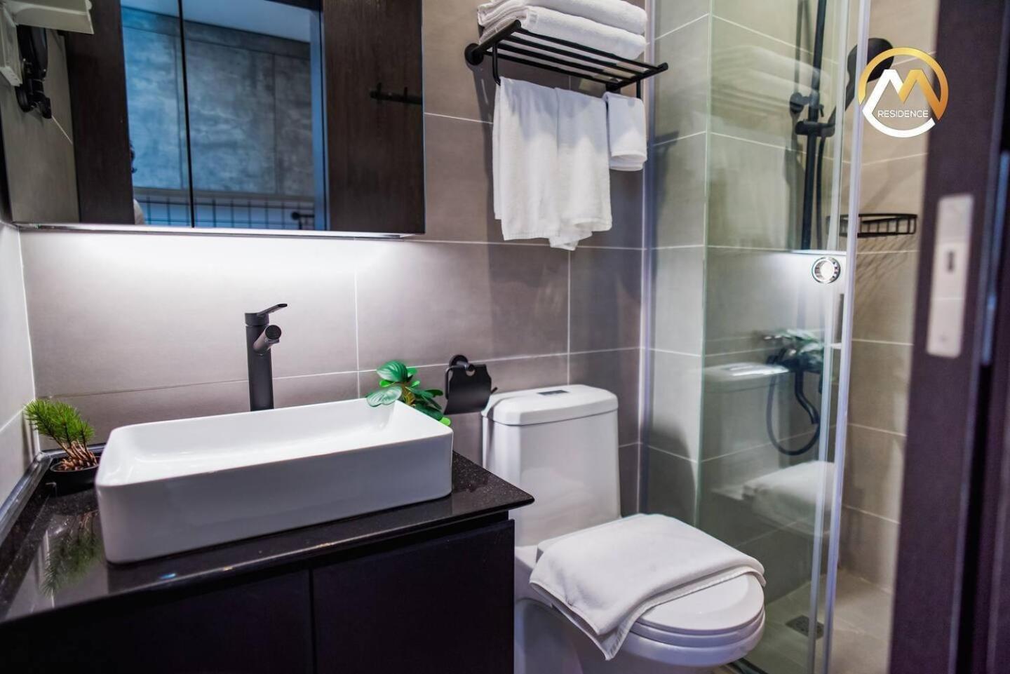 Hotel Serviced Apartments Top One Infinity Pool With View Of 360 Degree Phnom-Penh Buitenkant foto