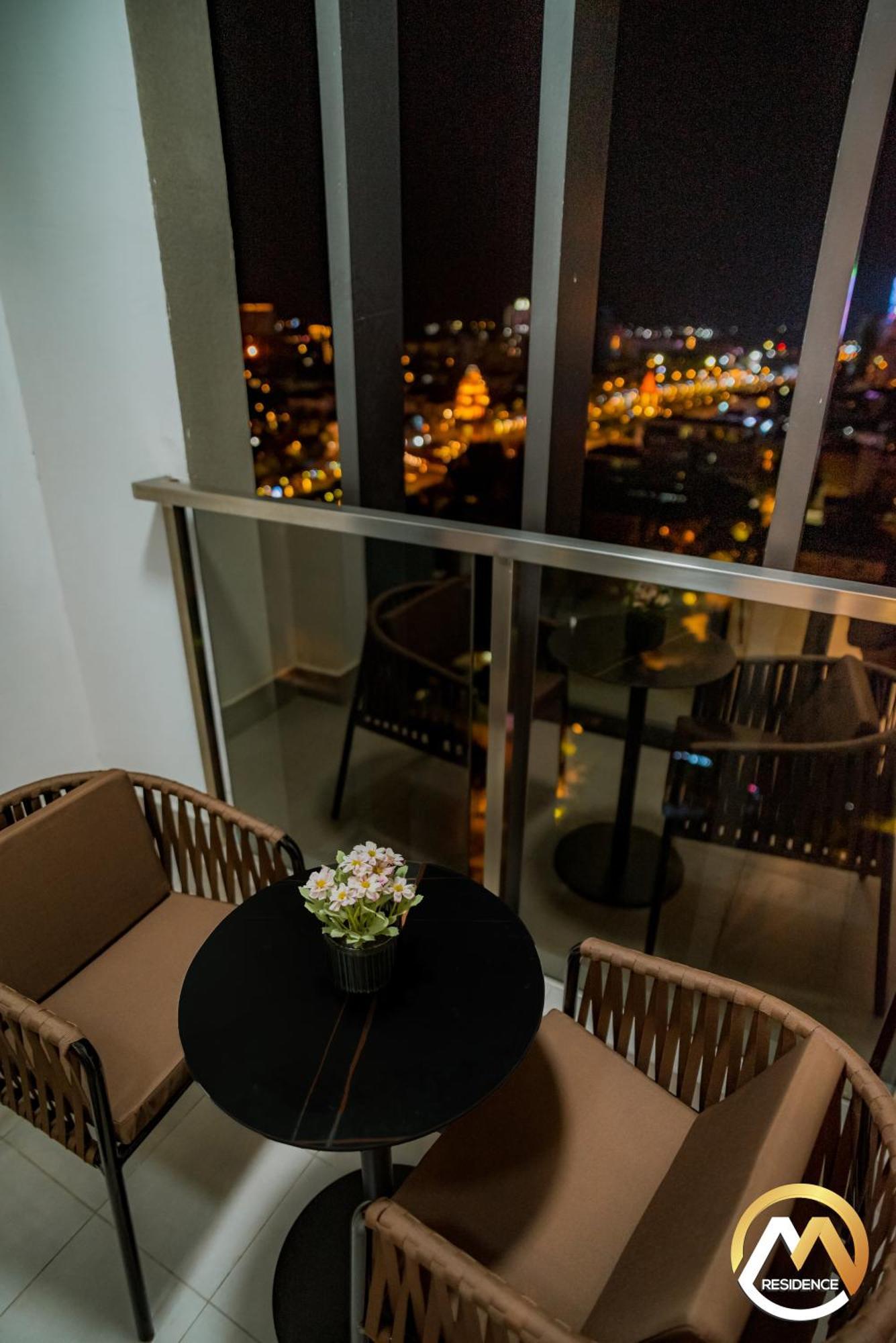 Hotel Serviced Apartments Top One Infinity Pool With View Of 360 Degree Phnom-Penh Buitenkant foto