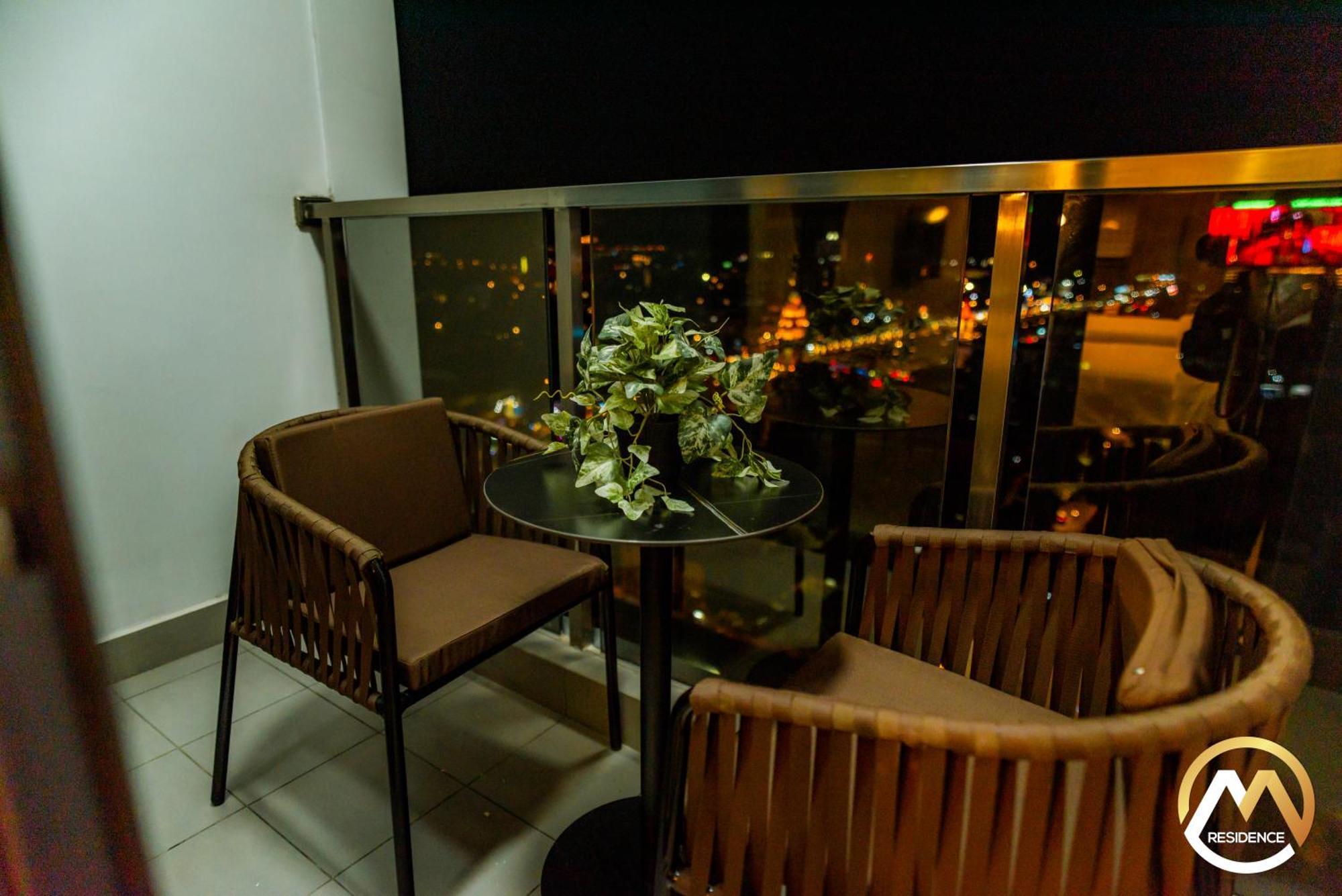 Hotel Serviced Apartments Top One Infinity Pool With View Of 360 Degree Phnom-Penh Buitenkant foto