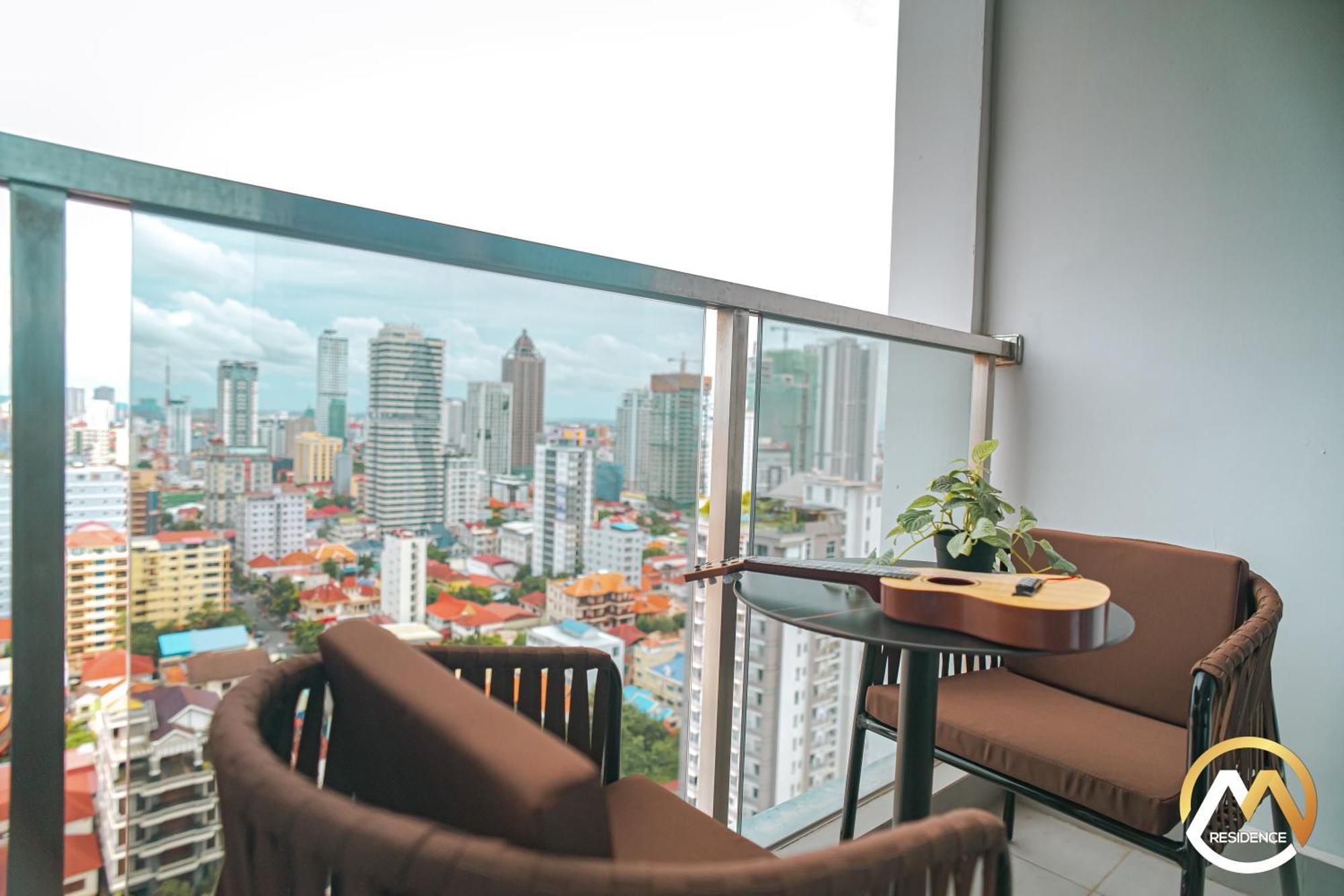 Hotel Serviced Apartments Top One Infinity Pool With View Of 360 Degree Phnom-Penh Buitenkant foto