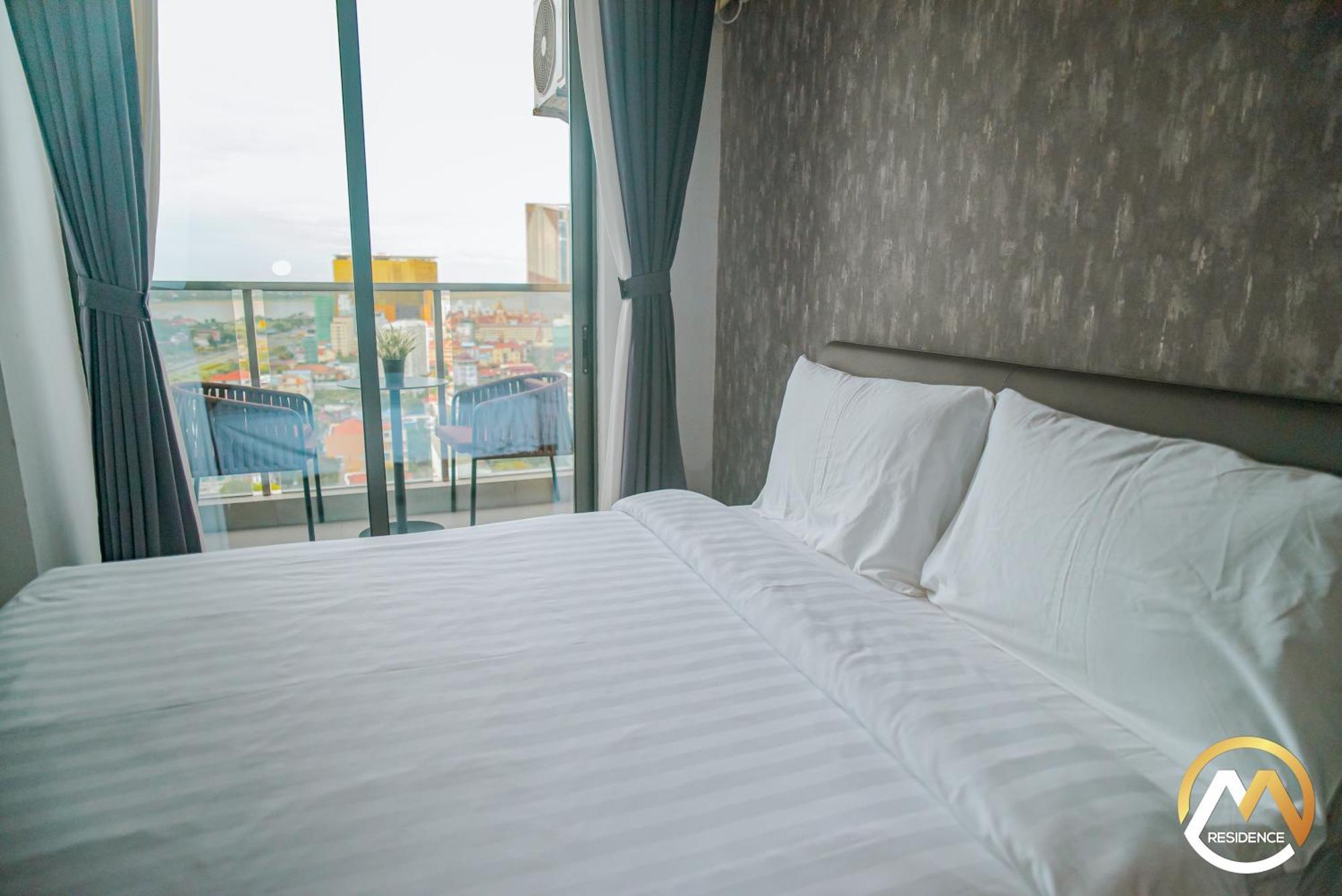 Hotel Serviced Apartments Top One Infinity Pool With View Of 360 Degree Phnom-Penh Buitenkant foto