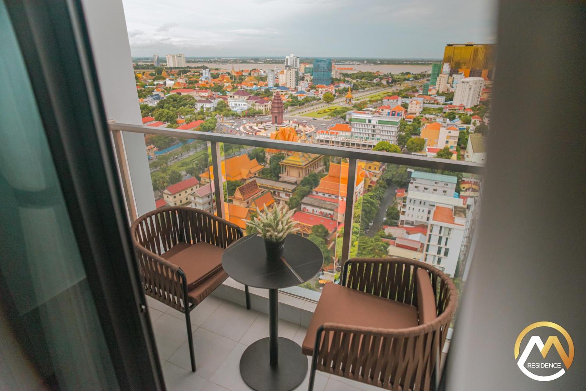 Hotel Serviced Apartments Top One Infinity Pool With View Of 360 Degree Phnom-Penh Buitenkant foto