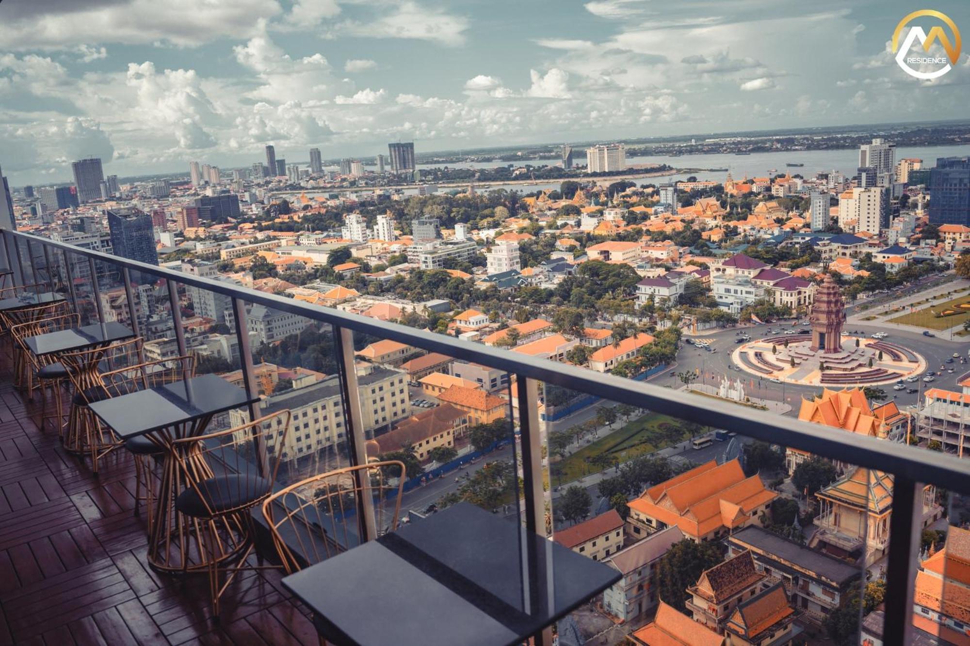Hotel Serviced Apartments Top One Infinity Pool With View Of 360 Degree Phnom-Penh Buitenkant foto